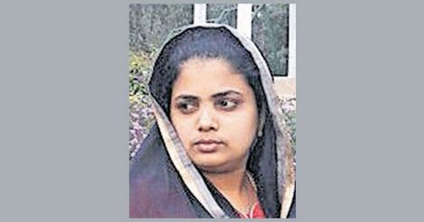 Pregnant Kerala woman forced to stand in moving bus, falls and dies