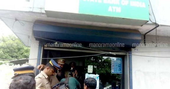 Rs 35 lakh robbed from ATMs in Kochi, Thrissur Rs 35 lakh robbed from ATMs in Kochi, Thrissur
