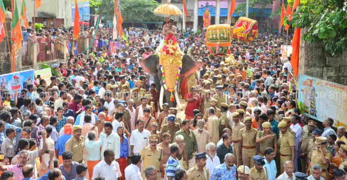 navratri-procession-3 The inter-state ritual procession, which will cover over 100 kilometres in nearly three days, will have over 150 people escorting the idols on foot.