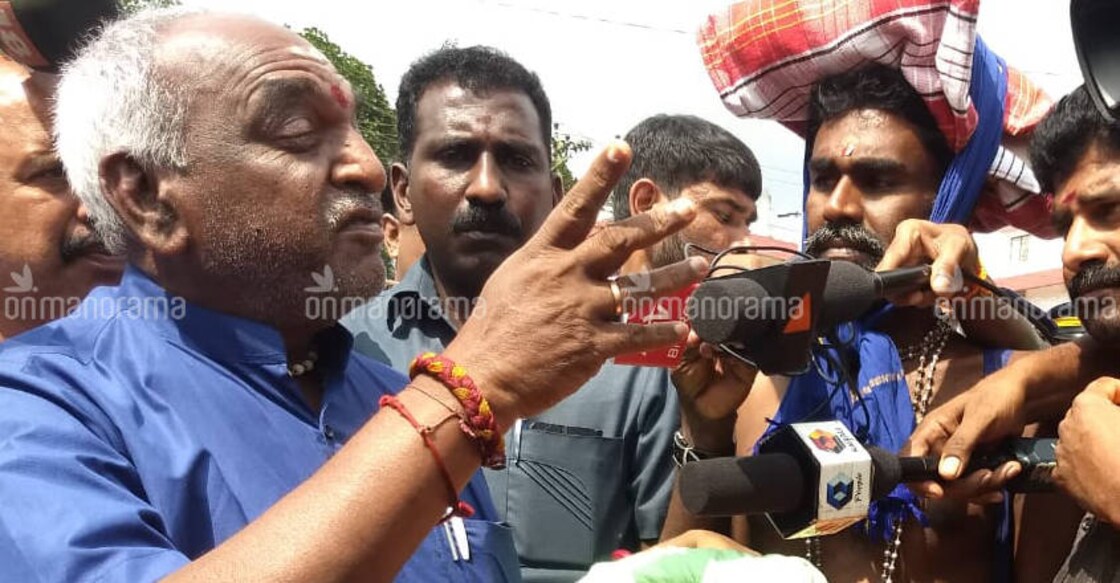 Police stop Union minister Pon Radhakrishnan's car at Pamba