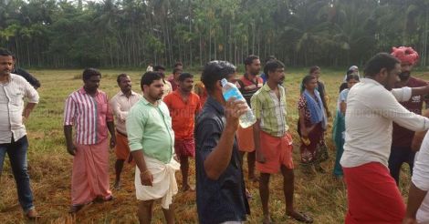 Vayalkilli protest: farmers threaten to immolate themselves