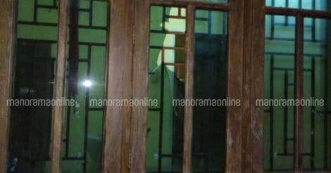 Keezhattoor agitation: Stones hurled at protest leader's house