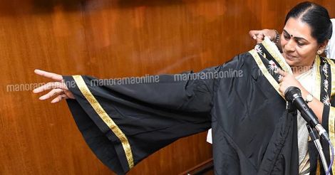 Ruckus in Kochi corporation: CPM councillor tries to manhandle mayor Soumini