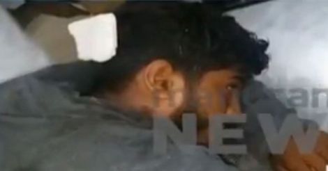  50 cops look on as SFI workers smash ABVP student's head outside Kollam police station