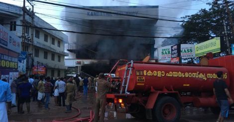 Fire engulfs commercial building in Kottayam, no casualties