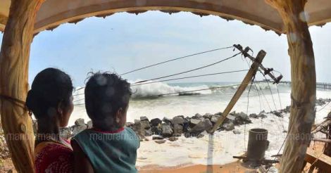 Woman goes missing as sea swell threatens Kerala coast