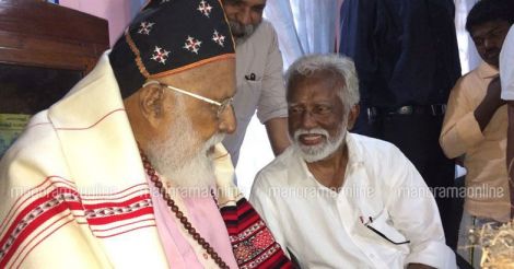 Governor Kummanam pays obeisance at Aranmula temple