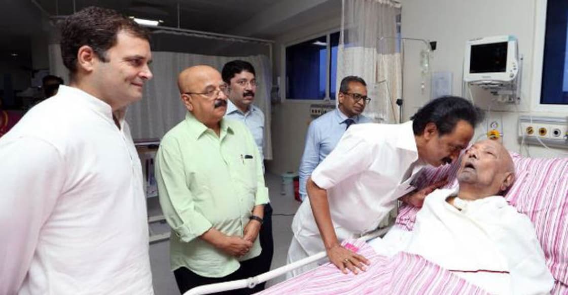 Rahul visits Karunanidhi in hospital Rahul visits Karunanidhi in hospital