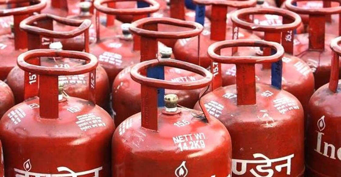 Non-subsidised cooking gas price cut by a record Rs 162.50 per cylinder