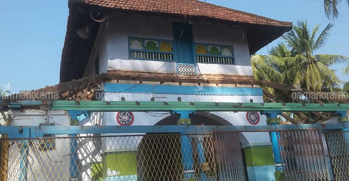 Speaker intervenes to stop demolition work of 500-year-old mosque at Ponnani