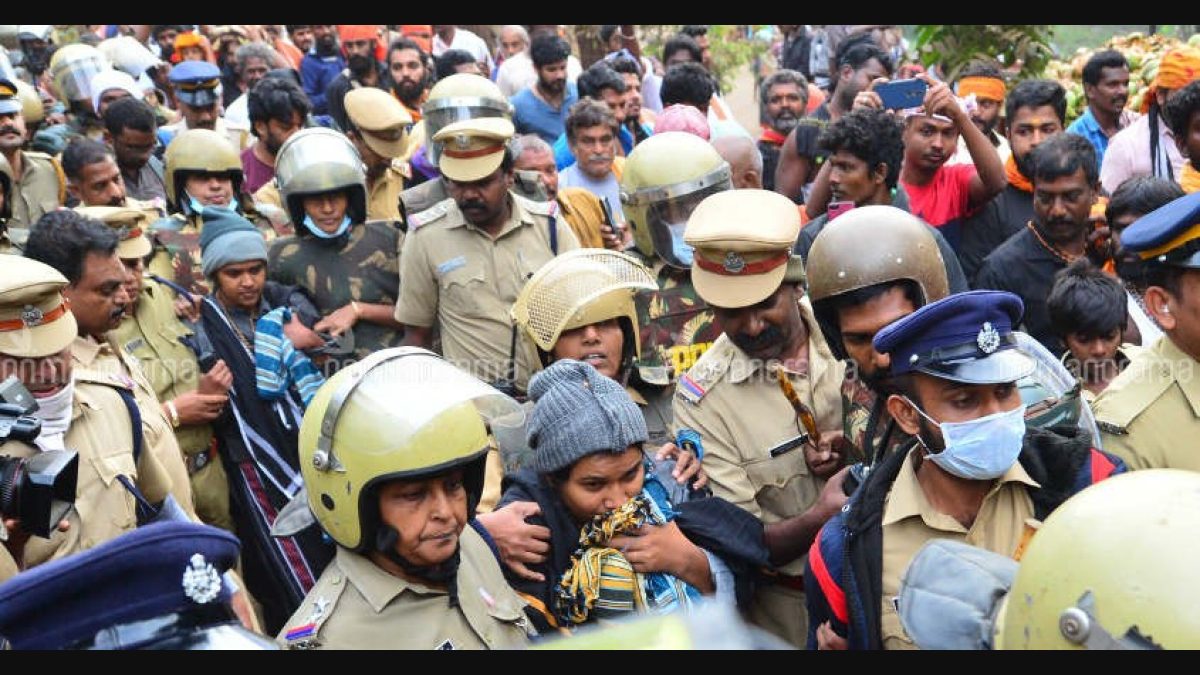 Fact Check: 2018 Video of TMC MP Mahua Moitra 'Clashing' with Female Cops  Viral as Recent