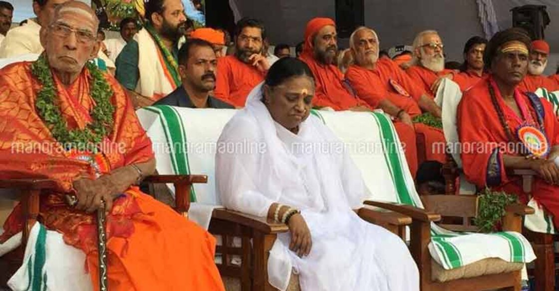 Like in Ayodhya, Hindu sanyasins take over Sabarimala agitation