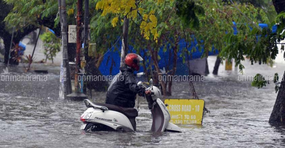 A day after Kochi waterlogging, HC asks: 'Why government is not dissolving corporation council?' A day after Kochi waterlogging, HC asks: 'Why government is not dissolving corporation council?'