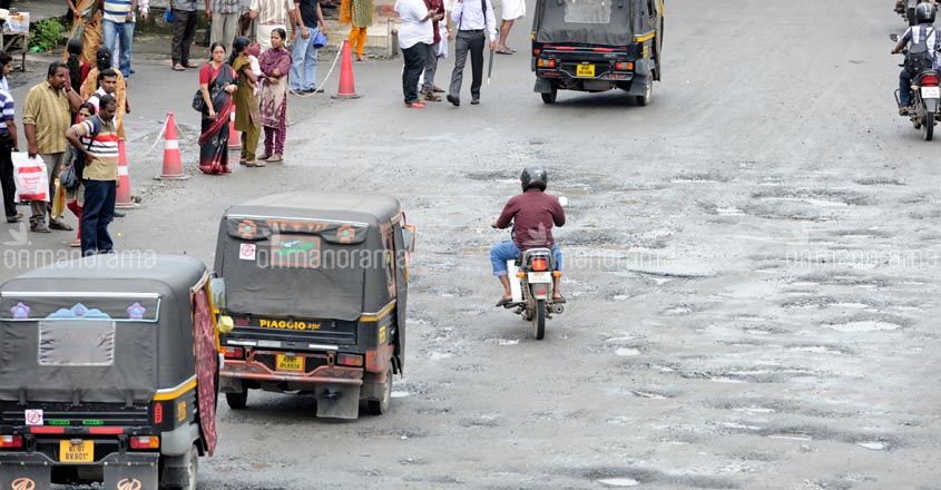 Kerala HC gives 'extraordinary remedies' to solve state's road woes Kerala HC gives 'extraordinary remedies' to solve state's road woes