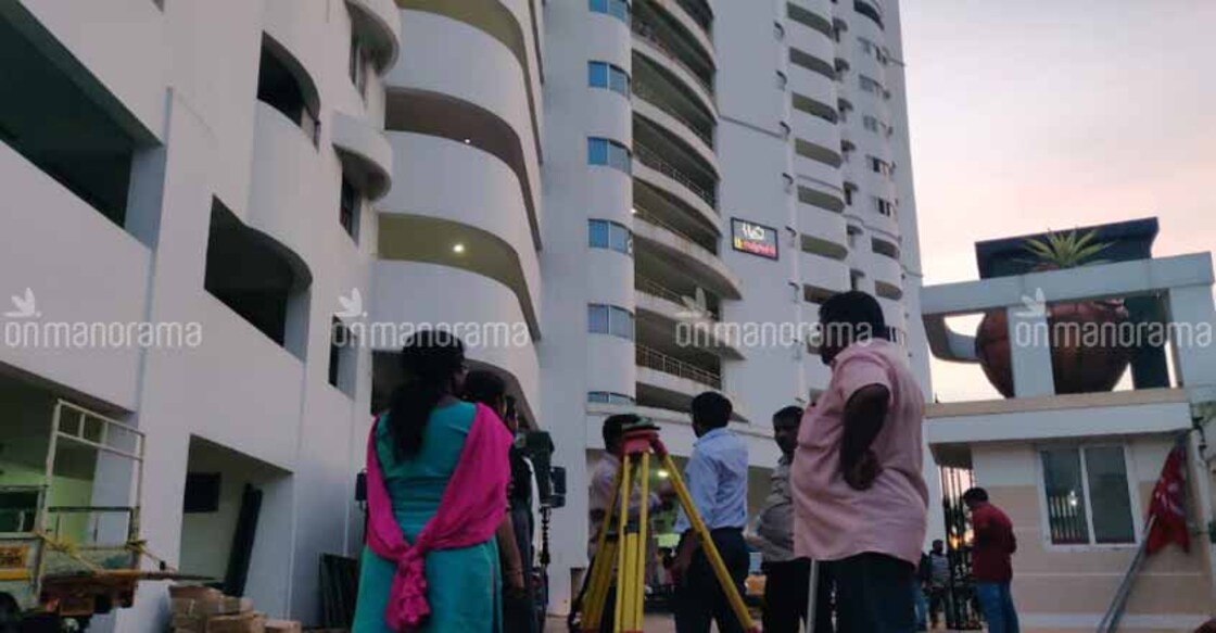 Residents vacate Maradu flats with a heavy heart