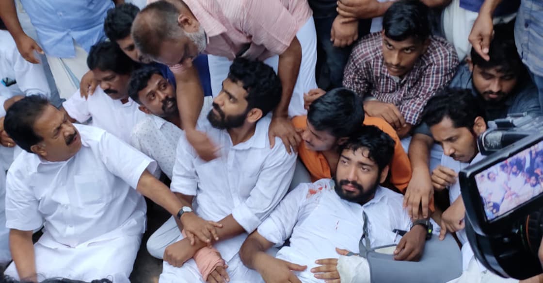 SFI, KSU clash at Kerala's University College takes violent turn SFI, KSU clash at Kerala's University College takes violent turn