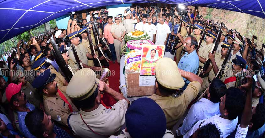 Thousands pay last respects to Martyr Vasanthakumar Thousands pay last respects to Martyr Vasanthakumar