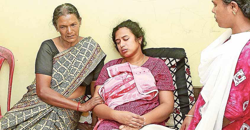 Thousands pay last respects to Martyr Vasanthakumar Thousands pay last respects to Martyr Vasanthakumar