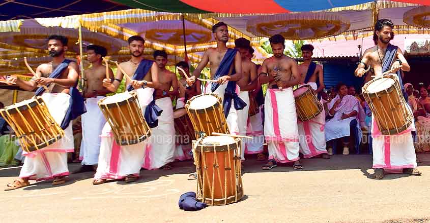 Sharathlal and Kripesh's friends perform 'chenda melam' tribute Sharathlal and Kripesh's friends perform 'chenda melam' tribute