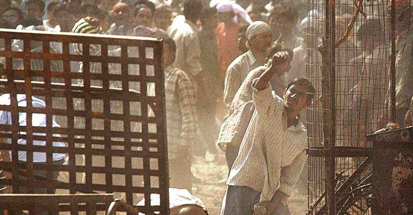 Former DGP Sreekumar's Godhra truth now in Gujarati, Modi listening? Former DGP Sreekumar's Godhra truth now in Gujarati, Modi listening?