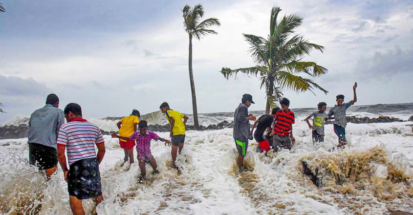 Heavy rains continue to lash Kerala, coastal areas bear brunt