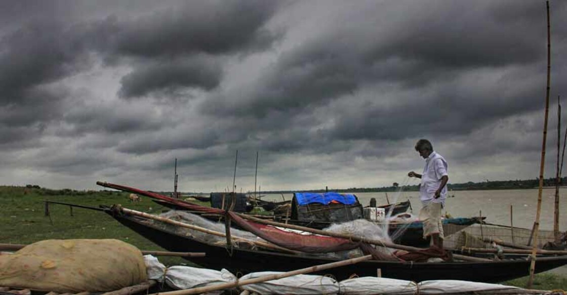 Cyclone Vayu to turn into depression, reach Gujarat coast on June 17 Cyclone Vayu to turn into depression, reach Gujarat coast on June 17
