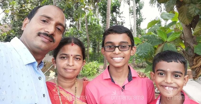 Lesson for EC: Kerala Class 8 boy holds school election on EVM, no ...