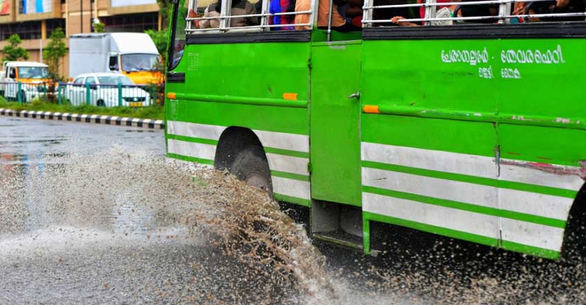Heavy rain lashes Kerala, rivers on the verge of flooding Heavy rain lashes Kerala, rivers on the verge of flooding