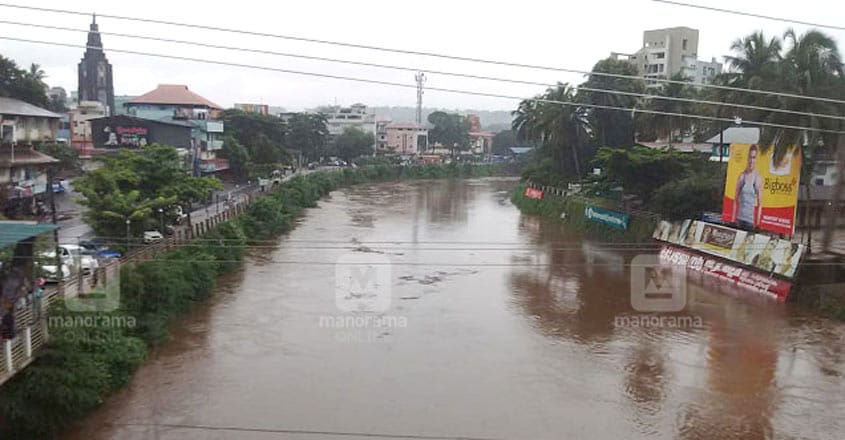 Heavy rain lashes Kerala, rivers on the verge of flooding Heavy rain lashes Kerala, rivers on the verge of flooding