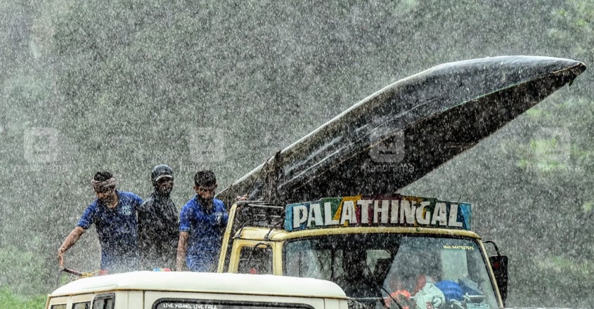 Heavy rains lash across Kerala, landslide, 2 deaths reported Heavy rains lash across Kerala, landslide, 2 deaths reported