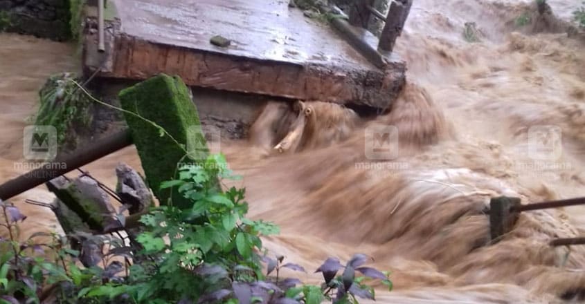 Heavy rains, landslide batter Kerala: holiday declared in 12 districts, exams postponed Heavy rains, landslide batter Kerala: holiday declared in 12 districts, exams postponed
