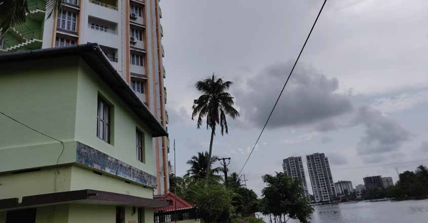 Golden-Kayaloram-apartments-maradu