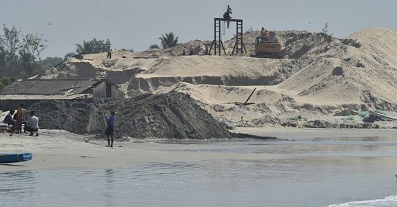 Private Company To Be Allowed To Carry Out Beach Sand Mining Kerala News Manorama English