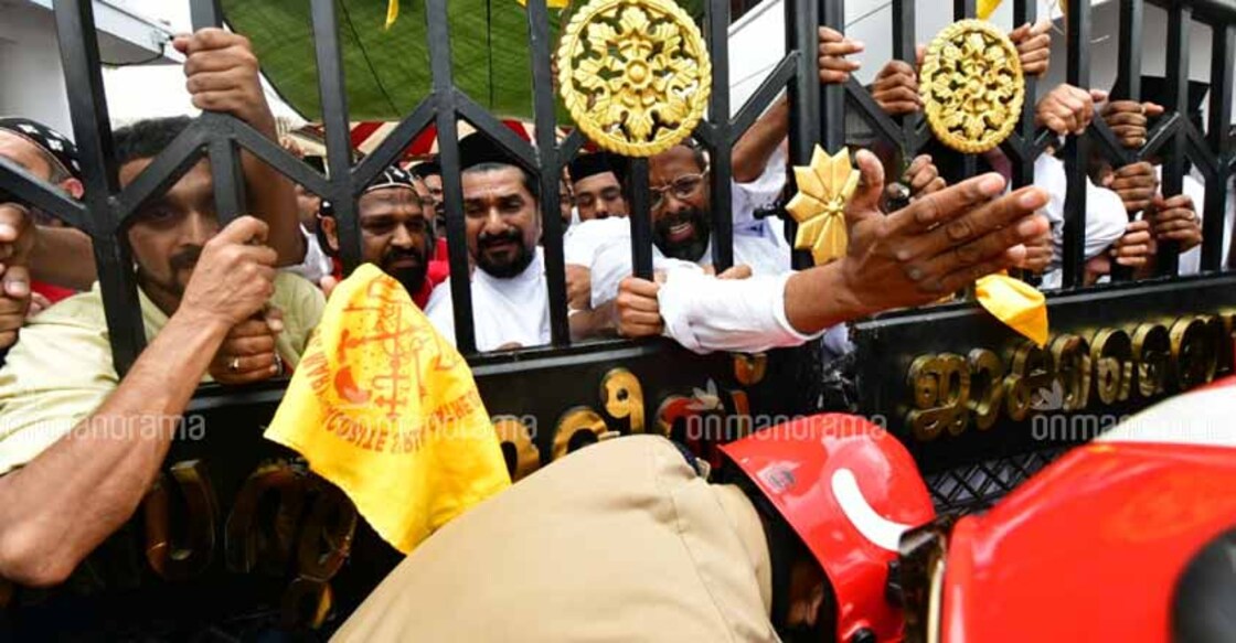 Tension prevails at Piravom church as police try to remove protesters