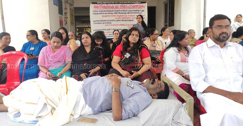 Owners of Maradu flats facing demolition agree to vacate Owners of Maradu flats facing demolition agree to vacate
