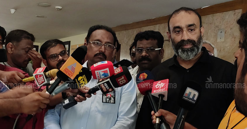 Owners of Maradu flats facing demolition agree to vacate Owners of Maradu flats facing demolition agree to vacate