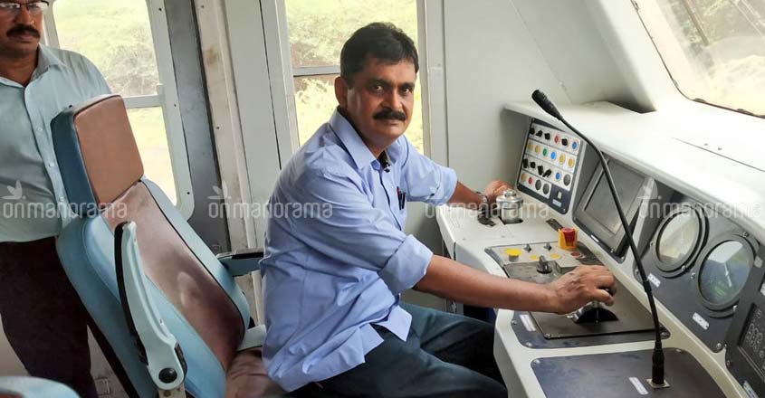 High-speed, three-phase MEMU begins service High-speed, three-phase MEMU begins service