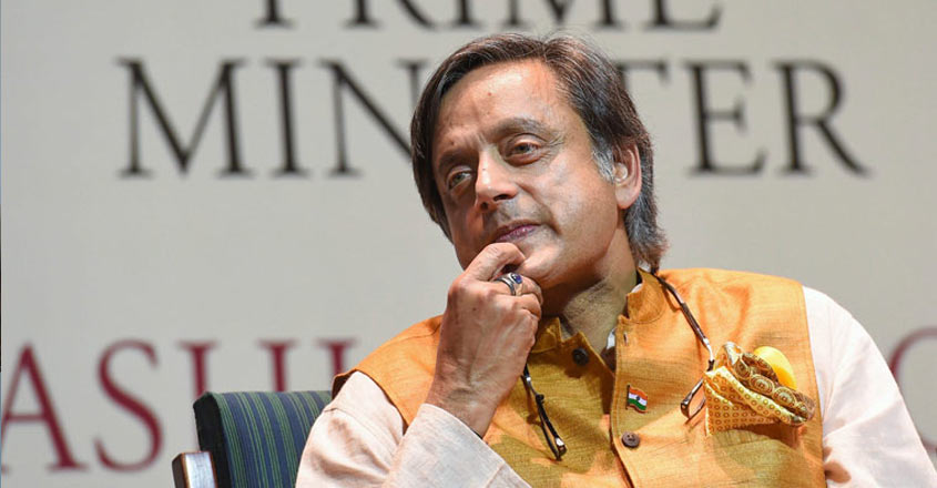 Tharoor wanted to quit Congress's digital cell much before his Modi comment Tharoor wanted to quit Congress's digital cell much before his Modi comment
