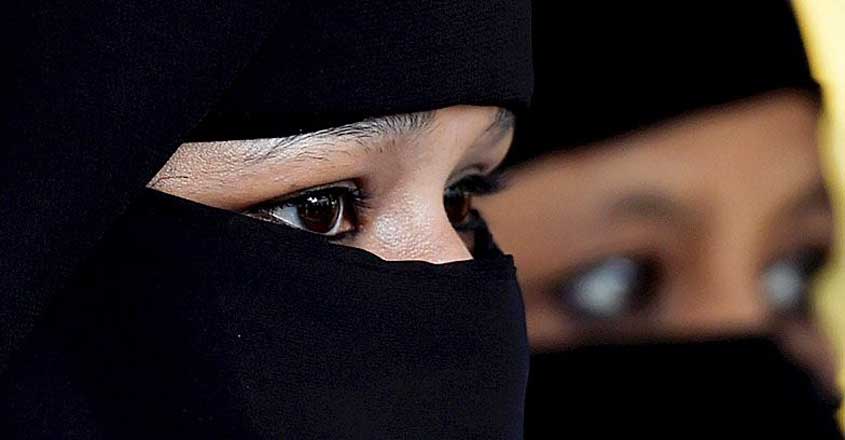 Divorce over WhatsApp message, second triple talaq case filed in Kerala Divorce over WhatsApp message, second triple talaq case filed in Kerala