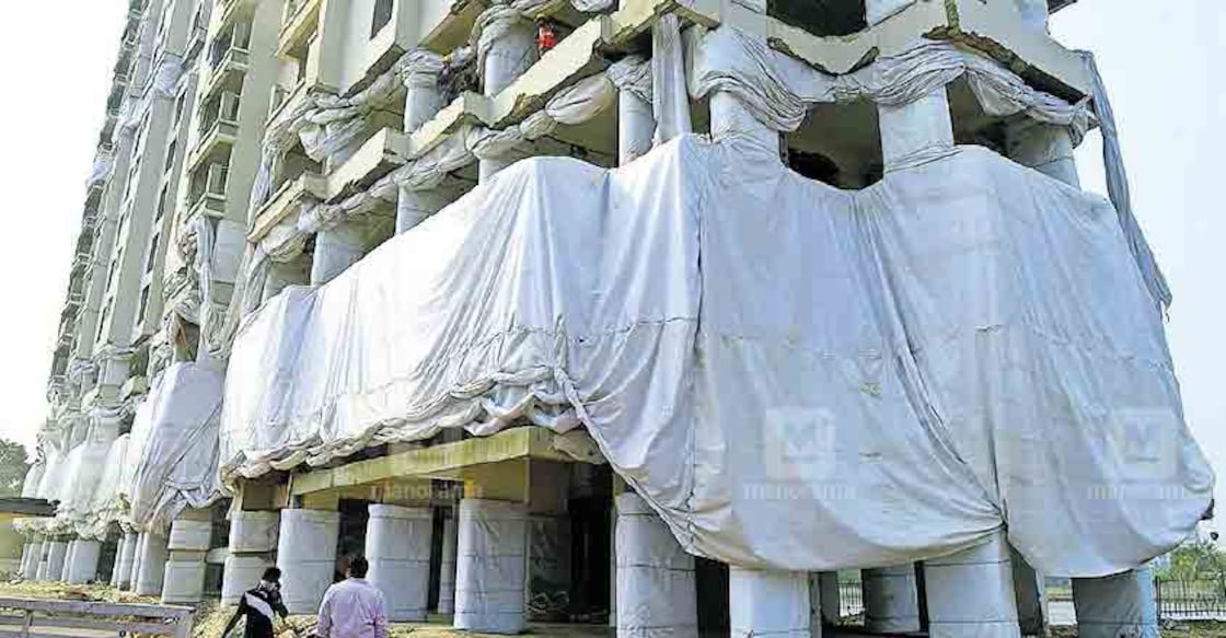 Maradu flat demolition: 650 kg explosives arrive, tense locals protest Maradu flat demolition: 650 kg explosives arrive, tense locals protest
