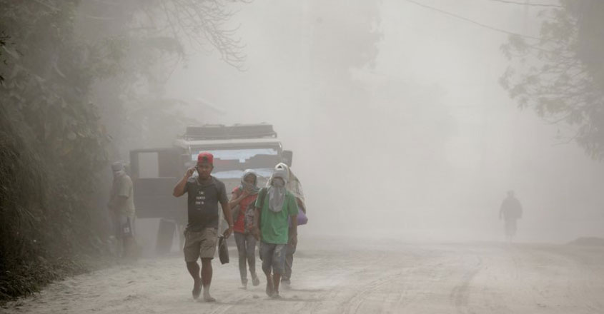 Evacuation crackdown ordered as Philippine volcano 'recharges' Evacuation crackdown ordered as Philippine volcano 'recharges'