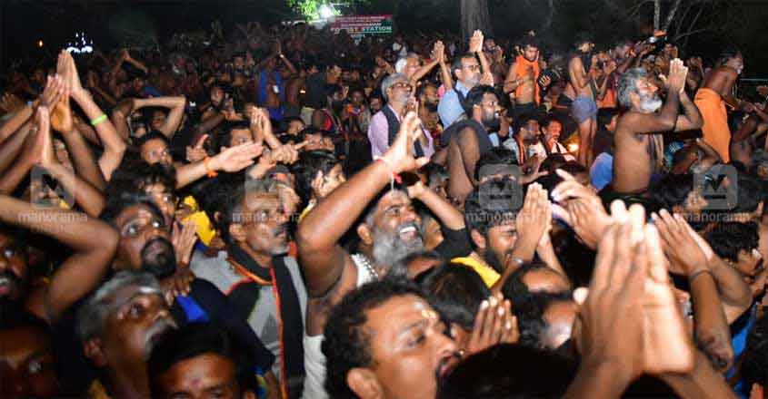 Makaravilakku: Thousands of Ayyappa devotees offer prayers at Sabarimala Makaravilakku: Thousands of Ayyappa devotees offer prayers at Sabarimala