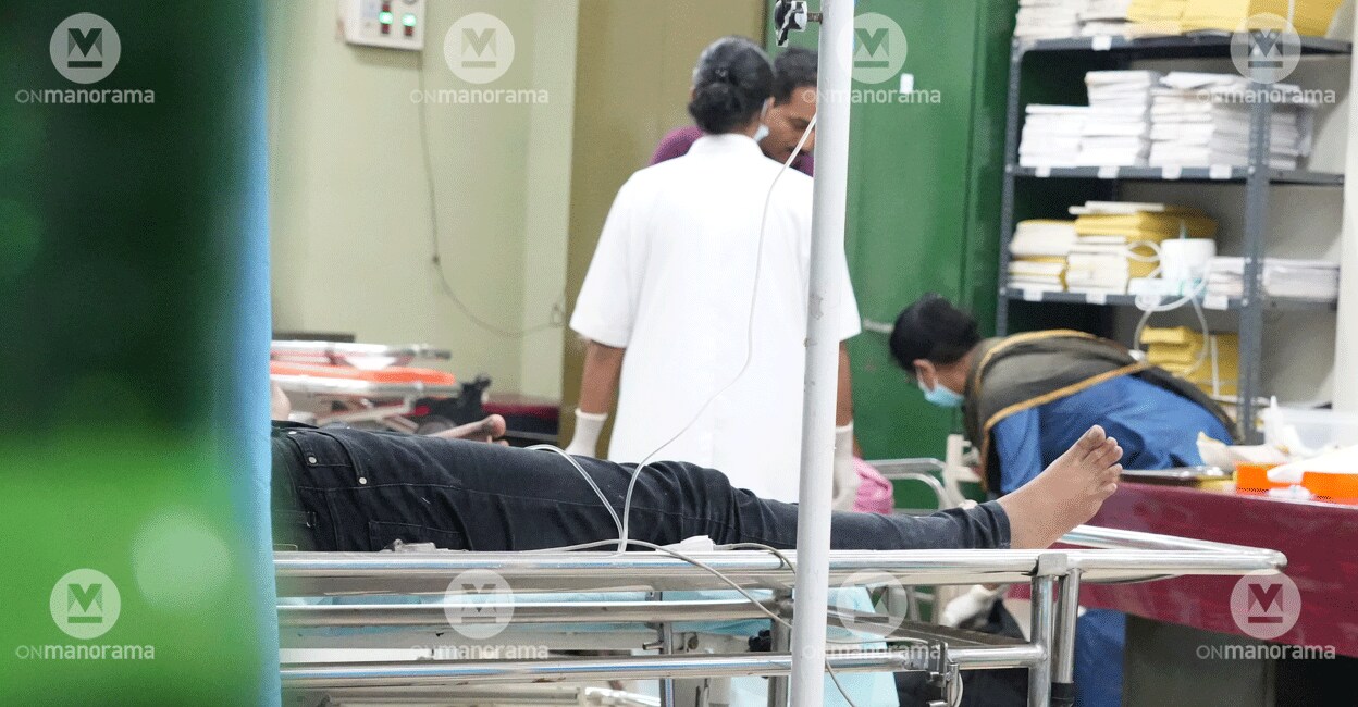 student-hospital-admission-cusat-stampede A student who sustained injuries in the stampede at CUSAT undergoing treatment at the Medical College Hospital at Kalamassery. Photo: Manorama