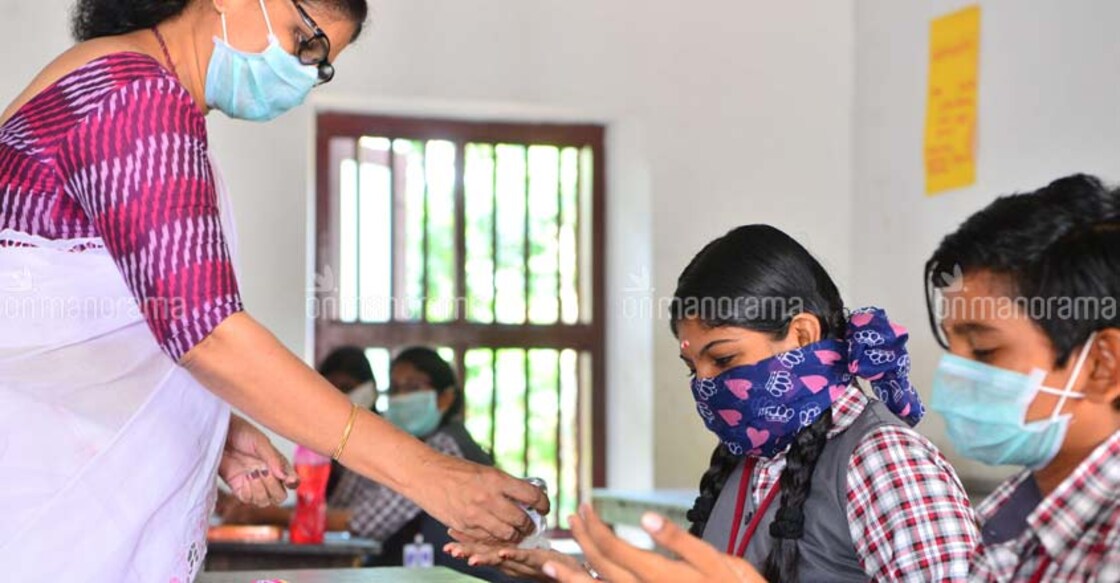 pathanamthitta-school-students-mask3 pathanamthitta-school-students-mask3