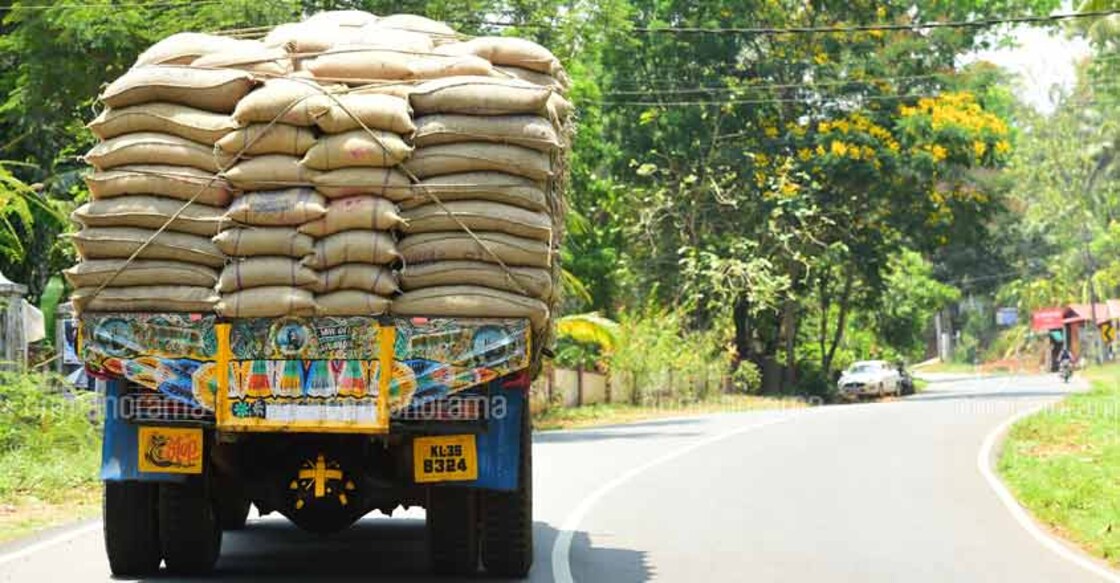 Pinarayi writes to PM Modi on Karnataka blocking state highway