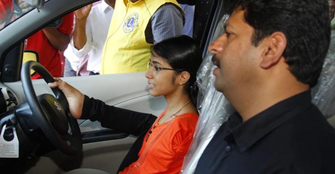 No hand drive, this foot-artist awaits court's green light for licence to make history