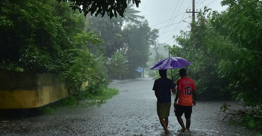 Heavy rain in Kerala as low pressure area in Arabian sea may become cyclonic storm Heavy rain in Kerala as low pressure area in Arabian sea may become cyclonic storm