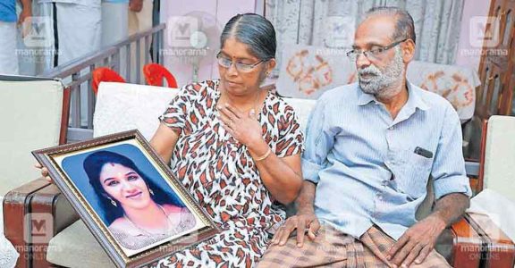 Snakebite death: Sooraj killed Uthra to avoid a divorce case? Snakebite death: Sooraj killed Uthra to avoid a divorce case?