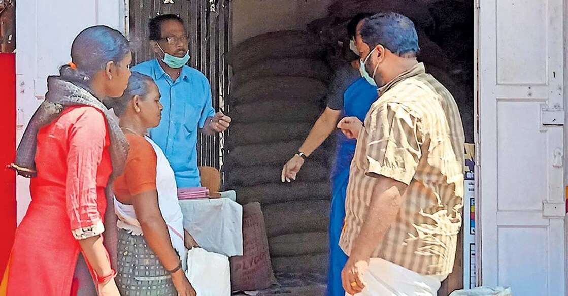 44 ration shops suspended in Kerala after irregularities found 44 ration shops suspended in Kerala after irregularities found