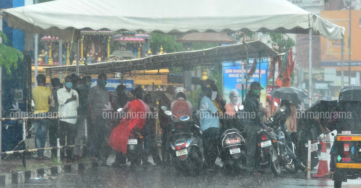 Monsoon hits Kerala: Orange alert in Kozhikode, yellow alert in 7 districts Monsoon hits Kerala: Orange alert in Kozhikode, yellow alert in 7 districts